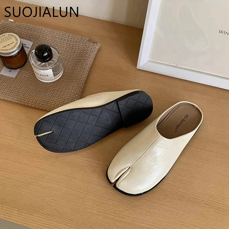 SUOJIALUN New Women Slipper Fashion Flat Heel Slip On Mules Shoes Split Toe Shallow Slip On Casual Slides Shoes