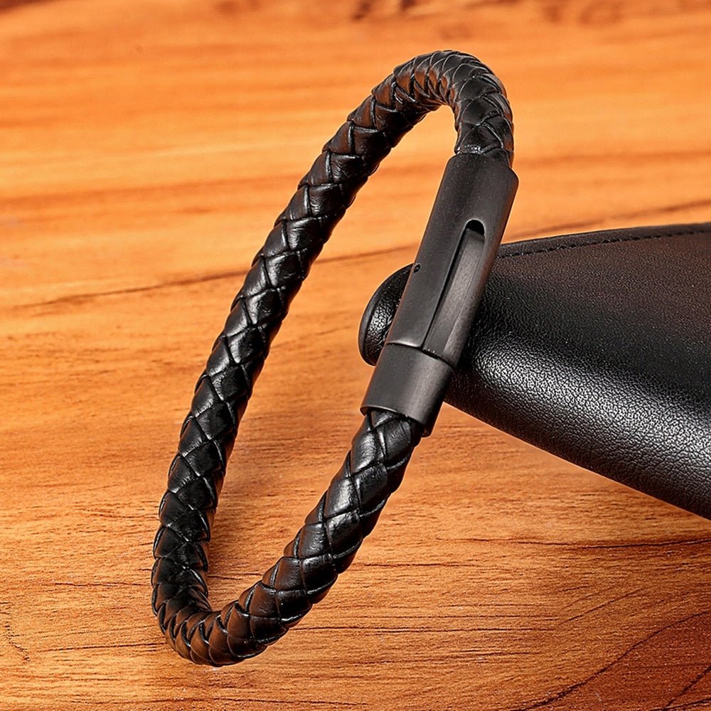 XQNI New Classic Style Leather Bracelet Simple Black Stainless Steel Button Neutral Accessories Hand-woven Jewelry Gifts